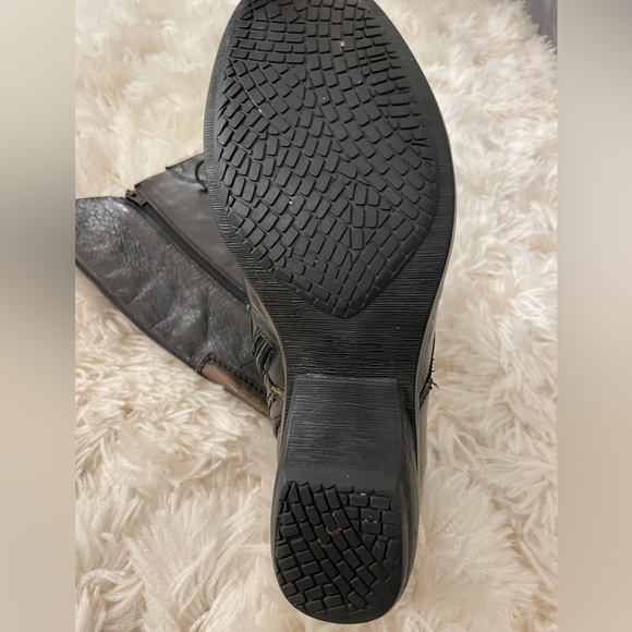 SOLD MO.S Italian Knee Boots - Picture 13 of 17